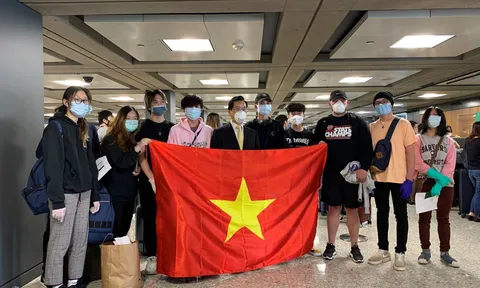 Hơn 340 người Việt từ Mỹ về nước